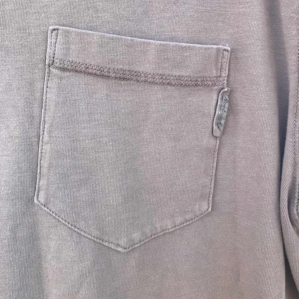 Mens medium Woolrich beige polo - Picture 4 of 5
